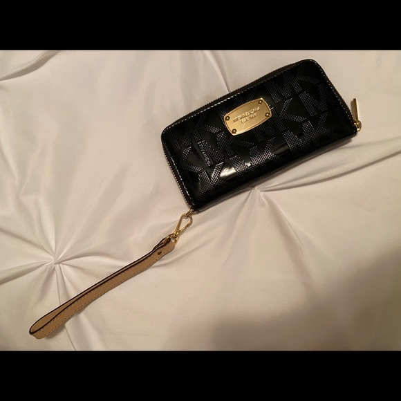 Michael Kors Handbags - Michael Kors Full Sized Wallet